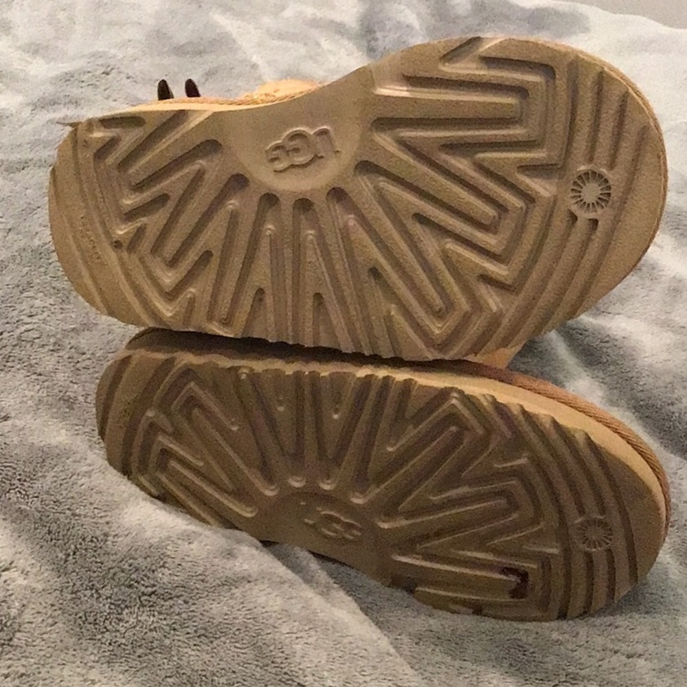 UGG Kids Chestnut Sheepskin Boot with Back Ribbon Detail - Picture 3 of 7